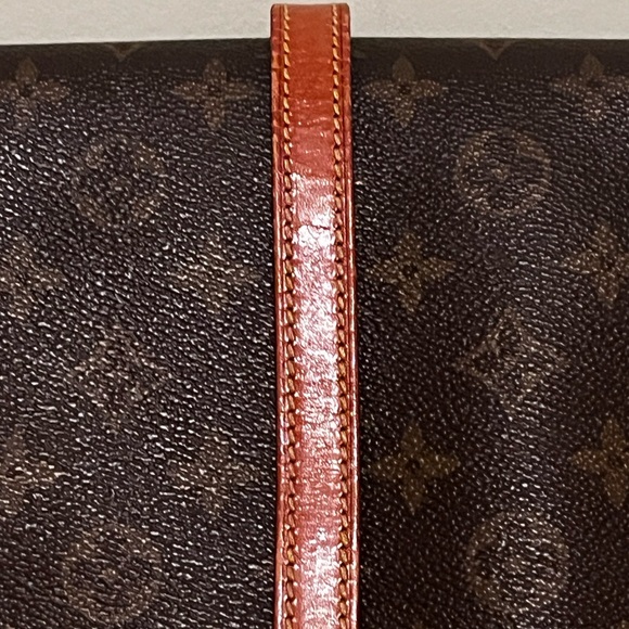 Louis Vuitton Crossbody! - Picture 11 of 16